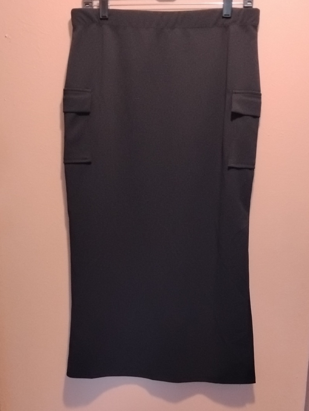 NWT: NEVER Worn. Women's Black Pencil Skirt with Side Slit & Flap Pockets.